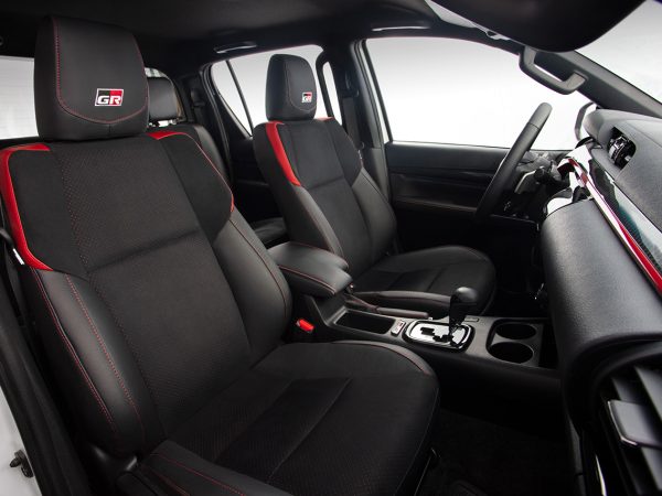 Hilux-GR_SPORT_interior